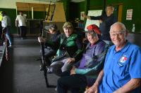 Strahlende Seniorveteranen warten auf den Einsatz